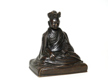 A BRONZE FIGURE OF BUDDA
