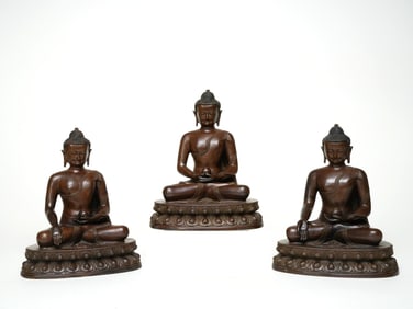 A SET FIGURE OF BUDDAS
