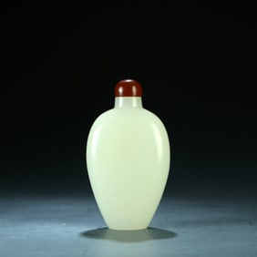 A HETIAN JADE SNUFF BOTTLE