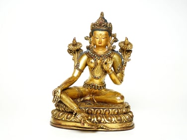 A GILT BRONZE FIGURE OF BUDDA