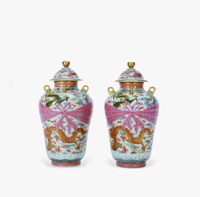 A PAIR OF QING QIANLONG MARK FAMILLE ROSE 'DRAGON AND CLOUD'VASES