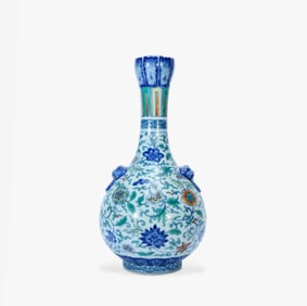 A QING QIANLONG MARK DOUCAI 'LOTUS'GARLIC SHAPED VASE