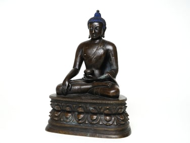 A BRONZE FIGURE OF BUDDA