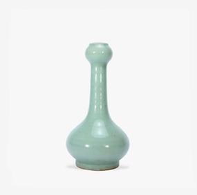 A CELADON GARLIC VASE