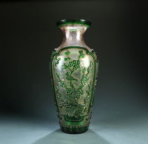 A QING QIANLONG MARK GLASS'SHOU' VASE