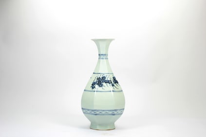A BLUE AND WHITE VASE,YUHUCHUN