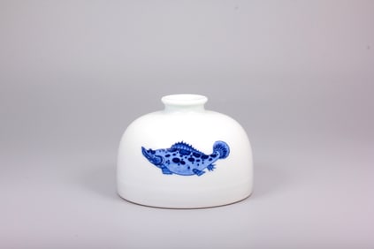 A BLUE AND WHITE BEEHIVE-SHAPED WATERPOT, TAIBAIZUN