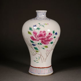 A FAMILLE ROSE 'FLORAL'VASE,MEI