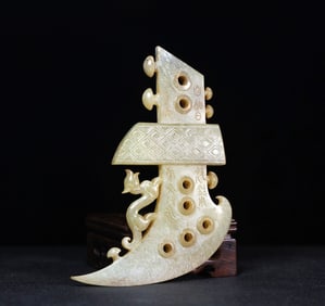 A HETIAN JADE CICADA