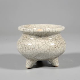 A GE TRIPOD INCENSE BURNER