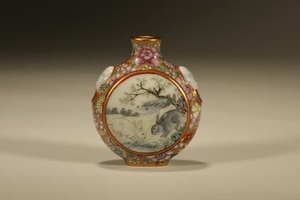 Famille Rose Rabbit Pattern Porcelain Snuff Bottle
