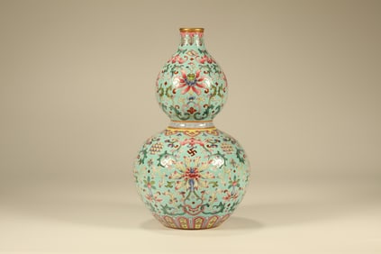 Famille Rose Flower Pattern Porcelain Gourd Shape Vase