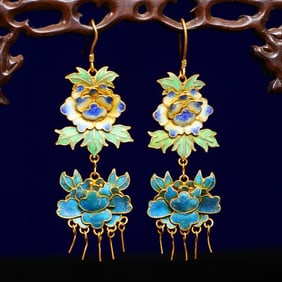 Pair of Blue Enameled Carved Flower Pattern Earring