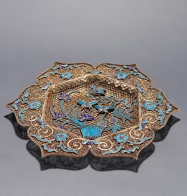 Gilt Silver Inlaid Blue Feather Carved Flower Pattern Plate