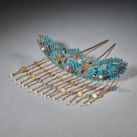 Gilt Silver Inlaid White Pearl and Blue Feather Carved Flower and Bird Pattern Hairpin