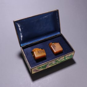 Pair of Shoushan Tianhuang Carved Beast Stone Seal,Baishi Mark