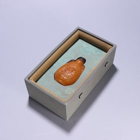 Beeswax Carved Landscape and Character Pattern Snuff Bottle