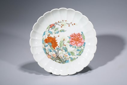 A Famille-Rose Chrysanthemum-Shaped Dish