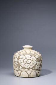 A Cizhou-Type 'Carved Peony' Vase