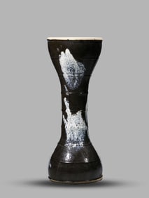 A Black-Glazed Drum-Shaped Vase