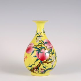 A YELLOW GROUND CLOISONNÉ ENAMEL 'PEACH'VASE,YUHUCHUN