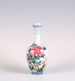 A CLOISONNÉ ENAMEL 'PEONY'GARLIC SHAPE VASE