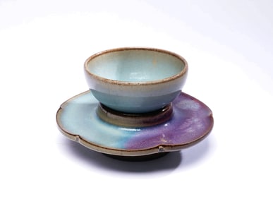 A SET OF JUNBLUE-GLAZED PURPLE-SPLASHED BOWL AND PLATE