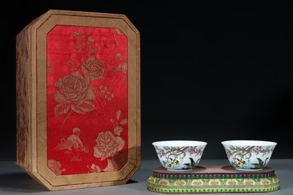 A PAIR OF FAMILLE ROSE 'FLORAL AND BIRD' WITH GOLD CUPS