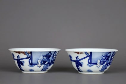 A PAIR OF BLUE AND WHITE 'FIGURAL'CUPS
