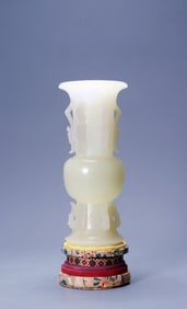 A HETIAN JADE VASE,HU