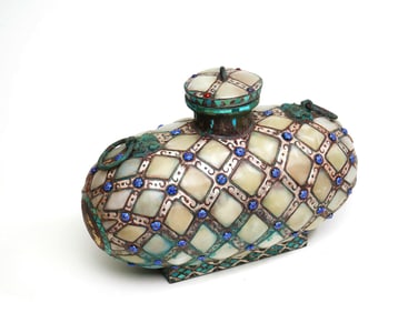A GOLD AND SILVER-INLAID JADE POT