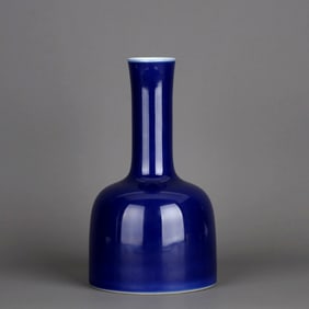 A BLUE GLAZED MALLET VASE,ZUN