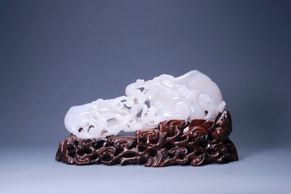 A HETIAN JADE LINGZHI ORNAMENT