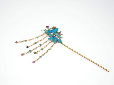 A GILT-SILVER HAIRPIN