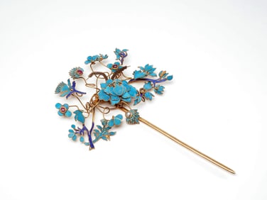 A GILT-SILVER HAIRPIN