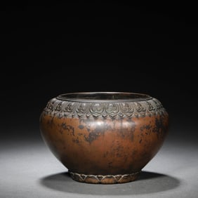 Bronze Carved Flower Pattern Pot