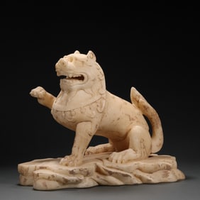 White Stone Carved Lion Shape Figure