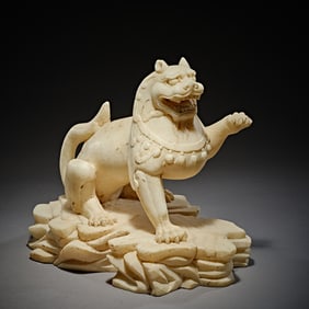 White Stone Carved Lion Shape Figure