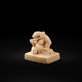 White Stone Carved Bear Shape Stone Seal