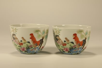 Pair of Famille Rose Chicken Pattern Porcelain Cup