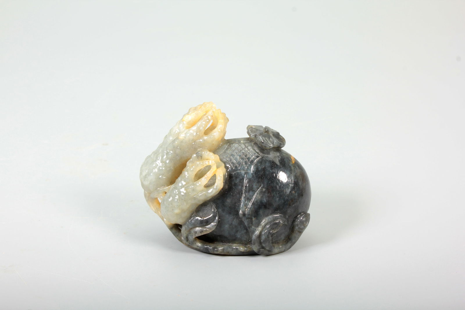 A HETIAN JADE CARVING "SANDUO" CARVING