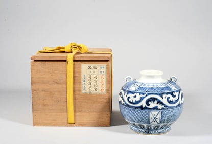 A BLUE-AND-WHITE SMALL JAR WITH SCROLLING GRASS PATTERN
