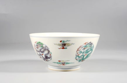 A DOUCAI BOWL WITH CLOUD-DRAGON PATTERN