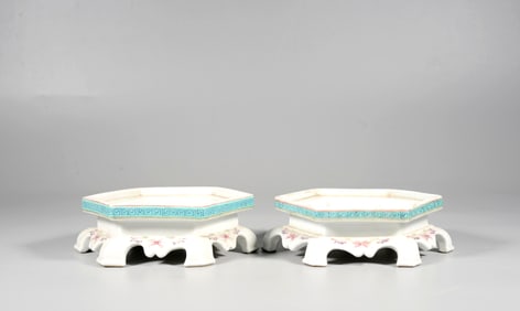 A PAIR OF FAMILLE ROSE HEXAGONAL OBJECT STANDS