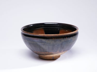A BLACK-GLAZED IRON-RUST FLOWER TEA BOWL