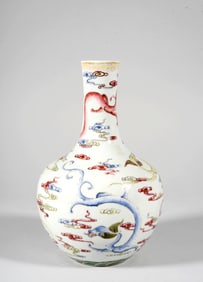 A FAMILLE ROSE KUI DRAGON-PATTERN GLOBULAR VASE