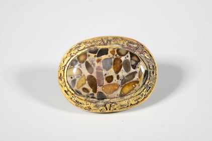 A GILT-BRONZE BELT BUCKLE INLAID WITH CARNELIAN
