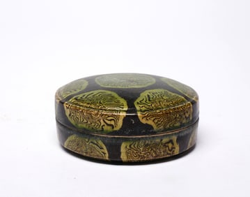 A JIAOTAI (MARBLED) POWDER BOX