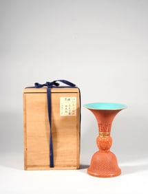 A PORCELAIN-IMITATION CARVED LACQUER FLOWER VASE,HU