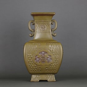 A TEA-DUST GLAZED SQUARE VASE WITH CHI-DRAGON HANDLES AND "SHOU" CHARACTERS